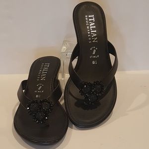 Italian Shoemakers NWOT Thong Sandals 8.5